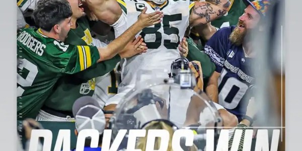 强势崛起！萨姆-豪瑟晒图庆祝NFL绿湾包装工队取胜