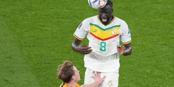 开云体育-失误+伤病！除了没马内，塞内加尔的铜墙铁壁也崩了