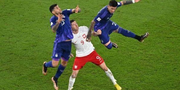 开云在线-出线了！莱万全场防守无怨言：这是一场快乐的失败